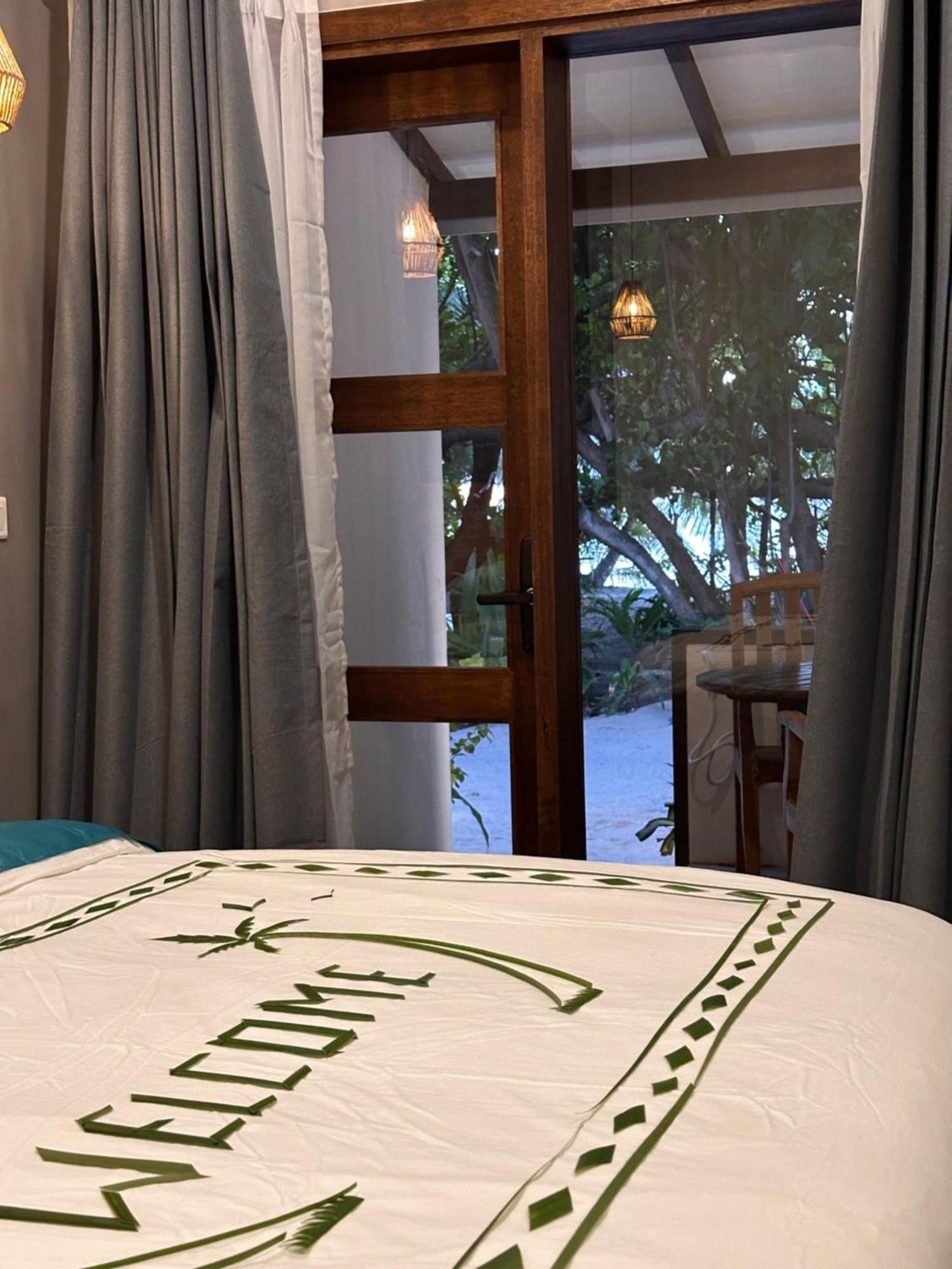Dhigurah Beach Inn Exterior foto